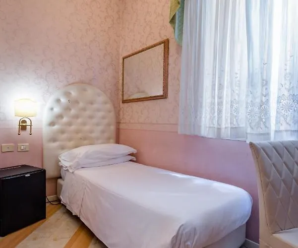 Residenza Due Torri Check In Presso Vicolo Cattani 7 Maison d'hôtes