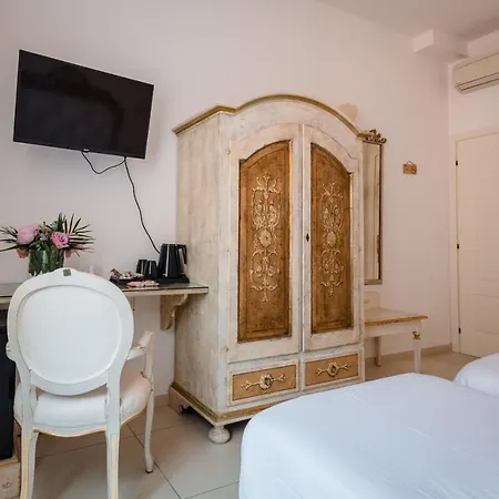 Guest house Residenza Due Torri Check In Presso Vicolo Cattani 7