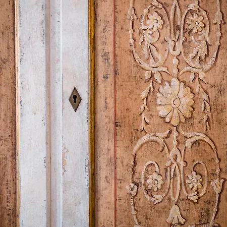 Konukevi Residenza Due Torri Check In Presso Vicolo Cattani 7 3*