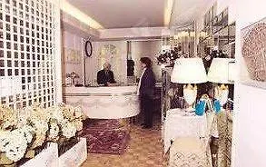 Konukevi Residenza Due Torri Check In Presso Vicolo Cattani 7 3*