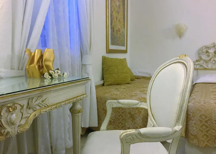 Residenza Due Torri Check In Presso Vicolo Cattani 7 3* Bolonya