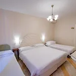 Гостевой дом Residenza Due Torri Check In Presso Vicolo Cattani 7