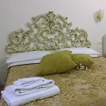 Гостевой дом Residenza Due Torri Check In Presso Vicolo Cattani 7 Болонья