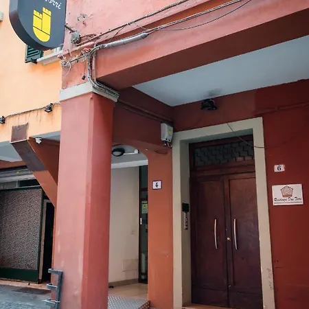 Penzion Residenza Due Torri Check In Presso Vicolo Cattani 7