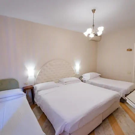 Penzion Residenza Due Torri Check In Presso Vicolo Cattani 7