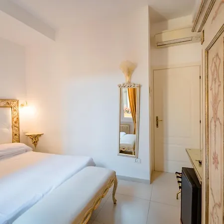 Residenza Due Torri Check In Presso Vicolo Cattani 7 Pensión