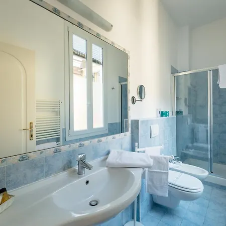 Residenza Due Torri Check In Presso Vicolo Cattani 7 3*