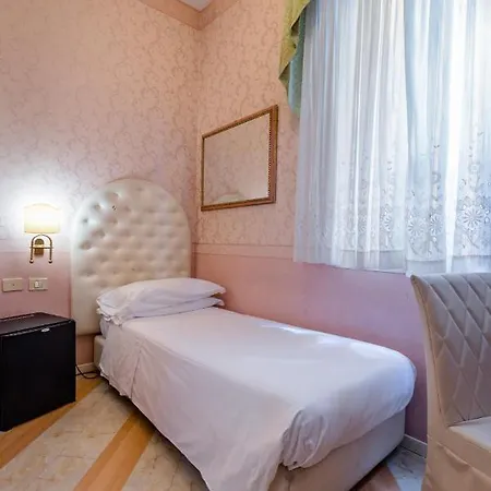 Residenza Due Torri Check In Presso Vicolo Cattani 7 게스트하우스