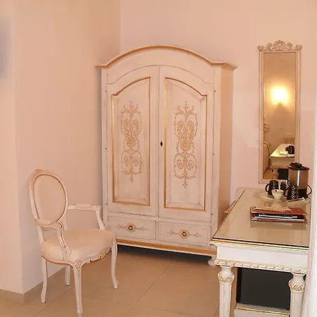 Residenza Due Torri Check In Presso Vicolo Cattani 7 Pensión 3*
