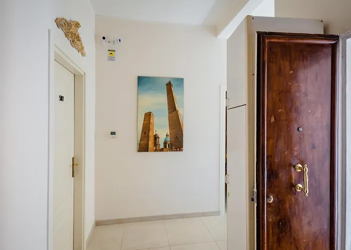 Residenza Due Torri Check In Presso Vicolo Cattani 7 게스트하우스 3*