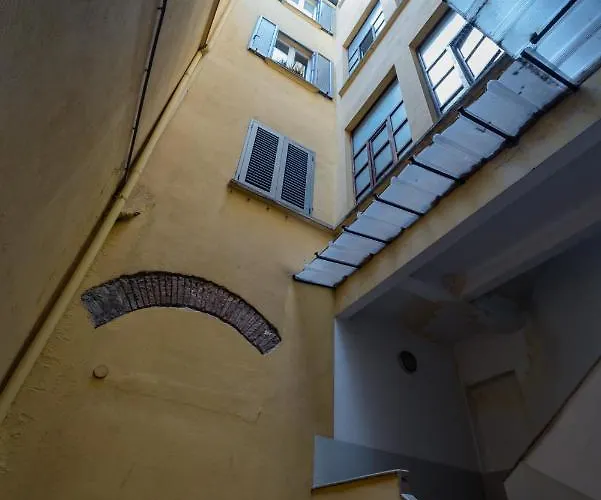 Residenza Due Torri Check In Presso Vicolo Cattani 7 게스트하우스