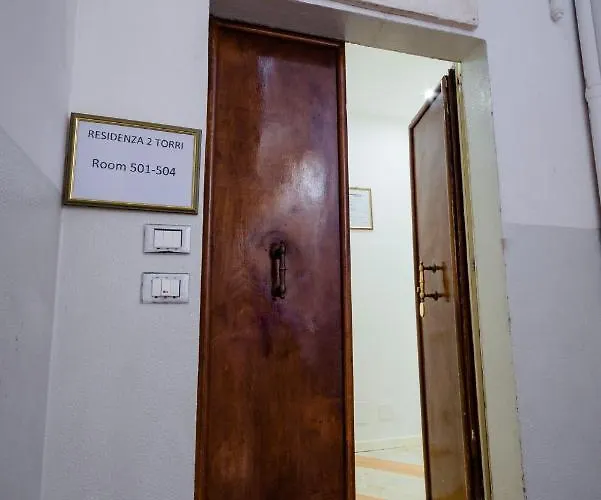 Residenza Due Torri Check In Presso Vicolo Cattani 7 3*