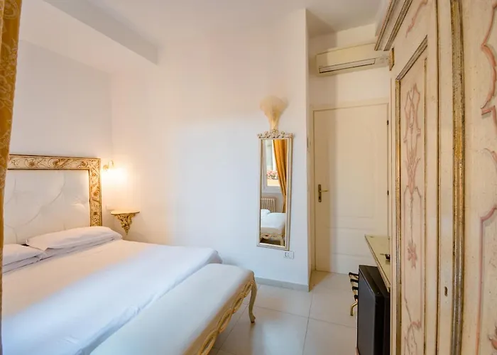 Residenza Due Torri Check In Presso Vicolo Cattani 7 게스트하우스