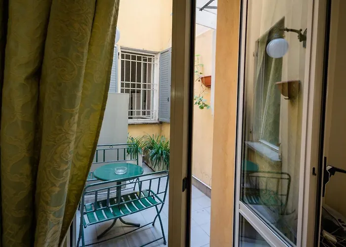 Residenza Due Torri Check In Presso Vicolo Cattani 7 게스트하우스 3*