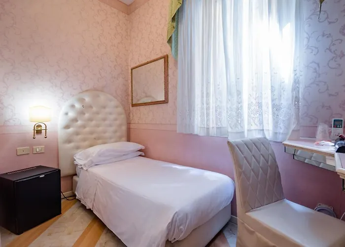 Residenza Due Torri Check In Presso Vicolo Cattani 7 게스트하우스