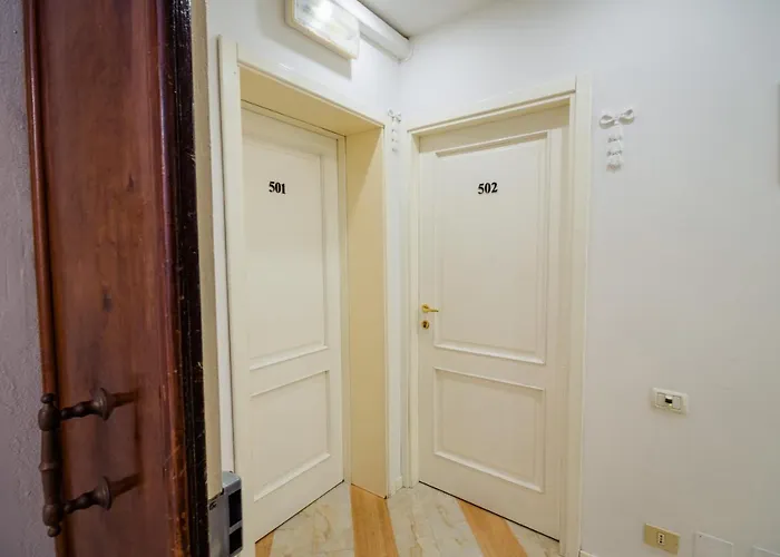 Residenza Due Torri Check In Presso Vicolo Cattani 7 게스트하우스