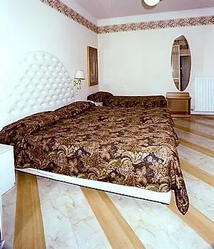 Residenza Due Torri Check In Presso Vicolo Cattani 7 볼로냐