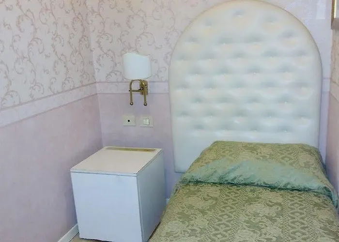 Residenza Due Torri Check In Presso Vicolo Cattani 7 Gæstehus