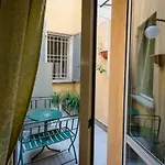 Residenza Due Torri Check In Presso Vicolo Cattani 7 Гостевой дом 3*