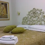 Residenza Due Torri Check In Presso Vicolo Cattani 7 Gasthof Bologna