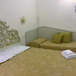 Residenza Due Torri Check In Presso Vicolo Cattani 7 Гостевой дом