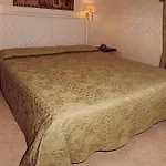 Гостевой дом Residenza Due Torri Check In Presso Vicolo Cattani 7