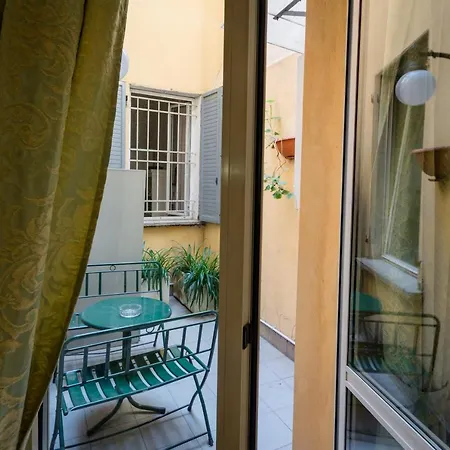 Residenza Due Torri Check In Presso Vicolo Cattani 7 Pensión 3*