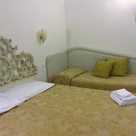 Residenza Due Torri Check In Presso Vicolo Cattani 7 Pensión
