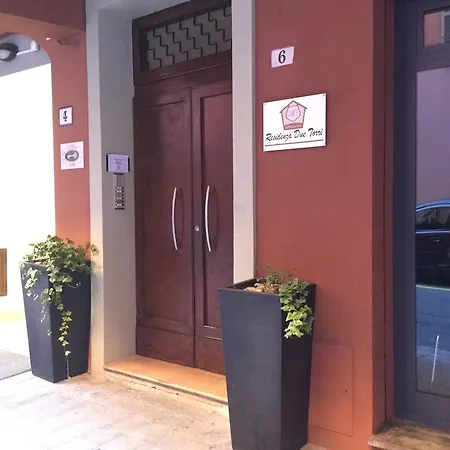 Residenza Due Torri Check In Presso Vicolo Cattani 7 3*