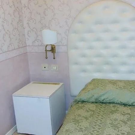 Residenza Due Torri Check In Presso Vicolo Cattani 7 Pensión