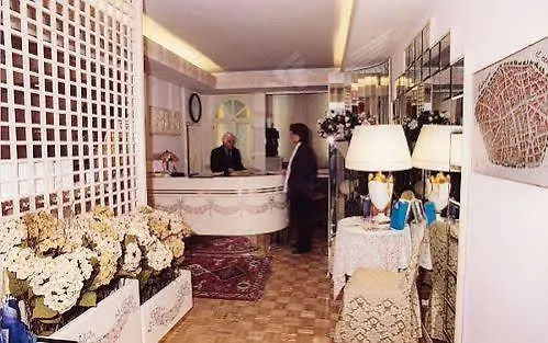 Residenza Due Torri Check In Presso Vicolo Cattani 7 ボローニャ