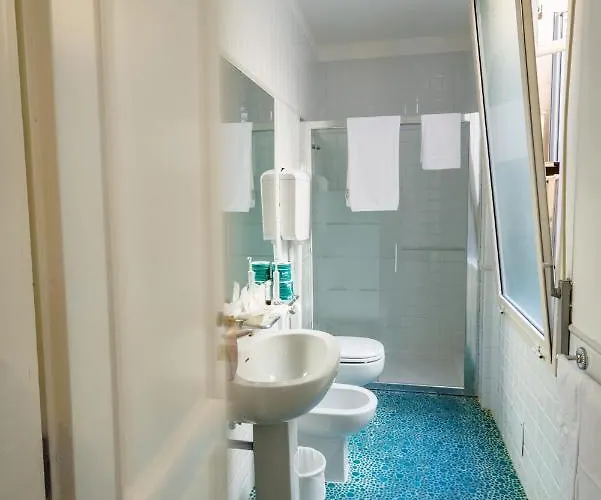 ゲストハウス Residenza Due Torri Check In Presso Vicolo Cattani 7 3*