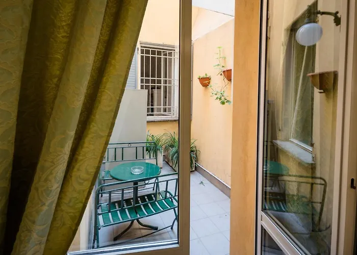 Residenza Due Torri Check In Presso Vicolo Cattani 7 3*