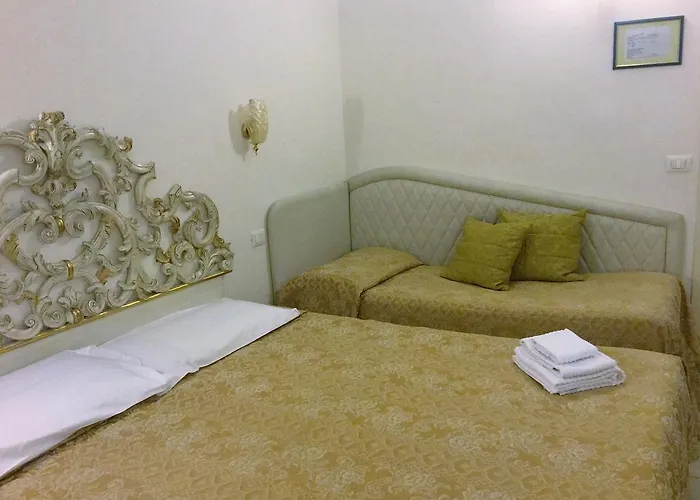 Residenza Due Torri Check In Presso Vicolo Cattani 7 ゲストハウス