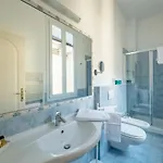 Residenza Due Torri Check In Presso Vicolo Cattani 7 3*