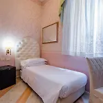 Residenza Due Torri Check In Presso Vicolo Cattani 7 Pensionat