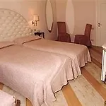 Residenza Due Torri Check In Presso Vicolo Cattani 7 3* Bologna