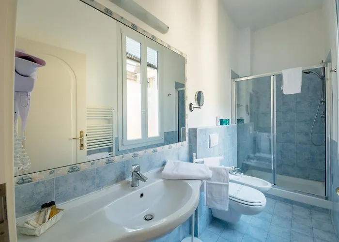 Residenza Due Torri Check In Presso Vicolo Cattani 7 3*